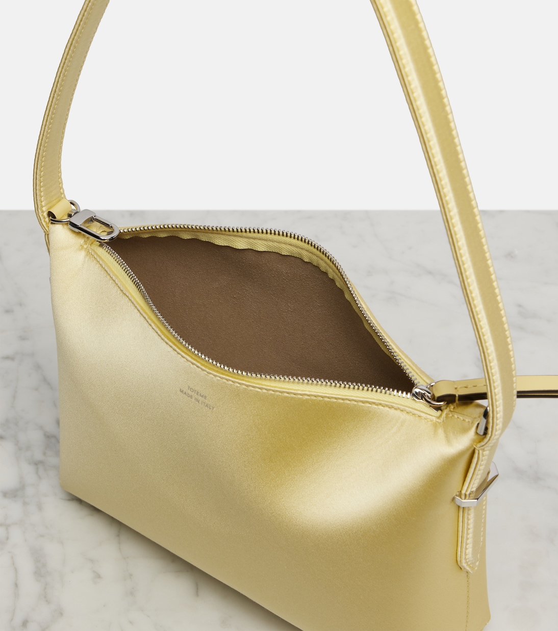 Clutch Scoop Small de satén | Toteme