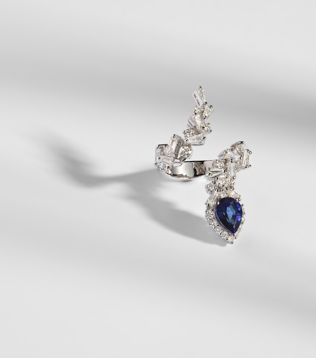 Reign Supreme 18kt white gold ring with diamonds and sapphire | Yeprem