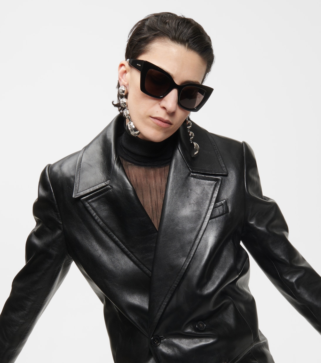 Occhiali Saint Laurent con montatura a forma di gatto per un look giovane e alla moda