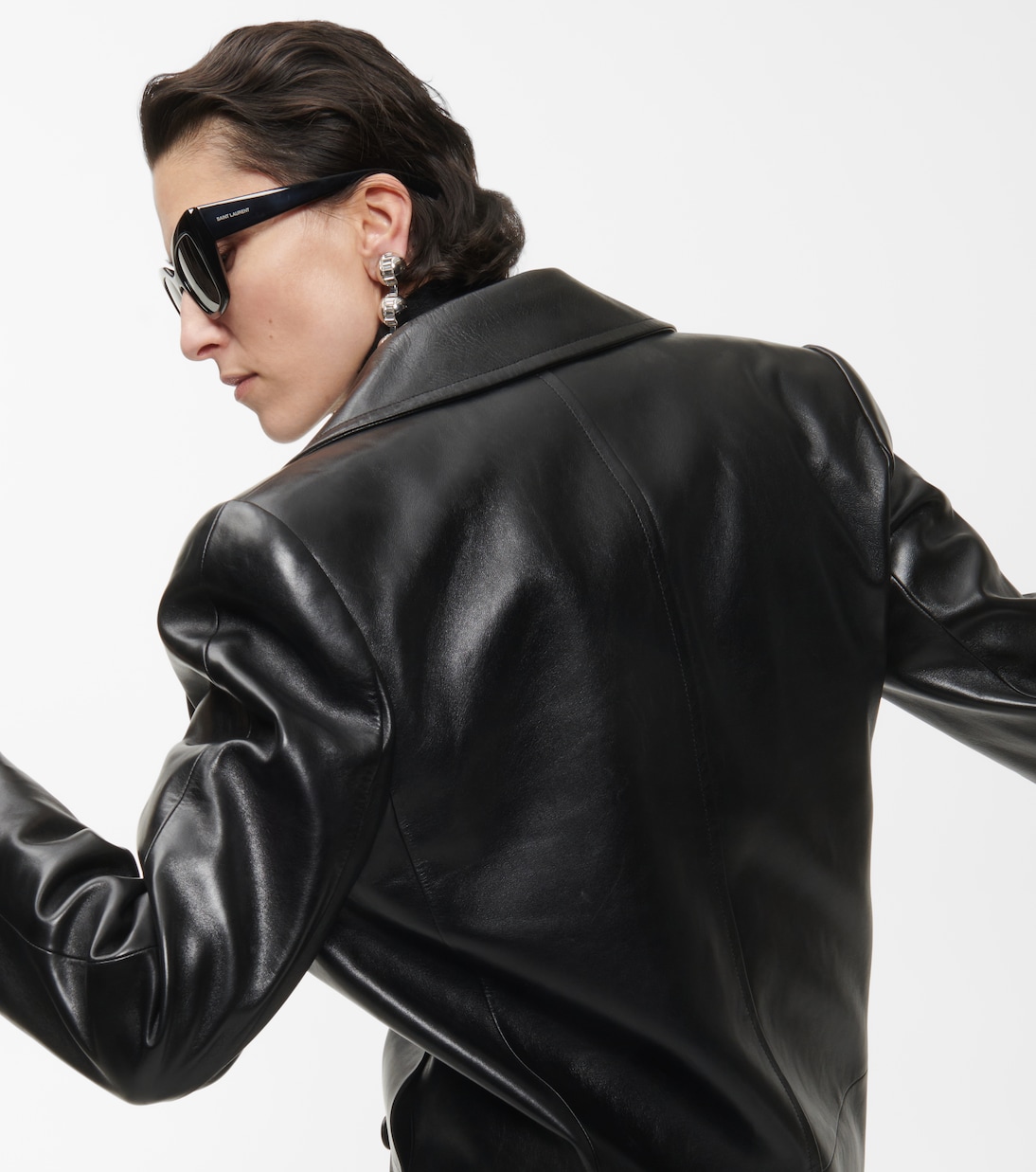 Occhiali Saint Laurent con montatura a forma di gatto per un look giovane e alla moda