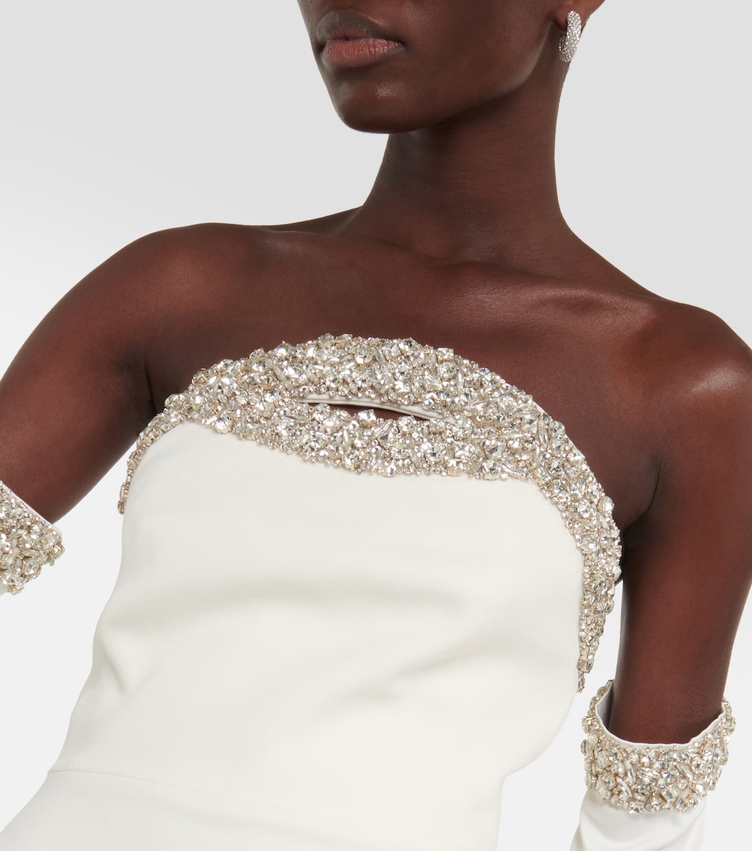 Bridal Verzierte Robe aus Crêpe | Safiyaa