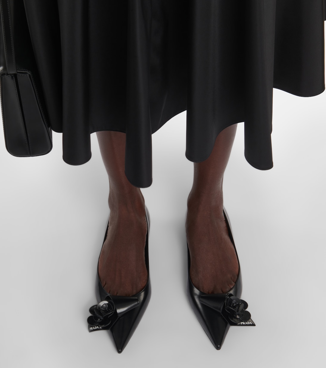 Ballerine in pelle con applicazione floreale | Prada