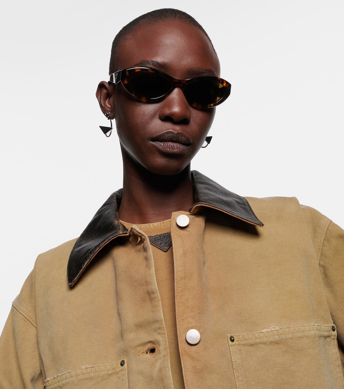 Occhiali da sole PRADA stile cat-eye per uno sguardo giovane e alla moda