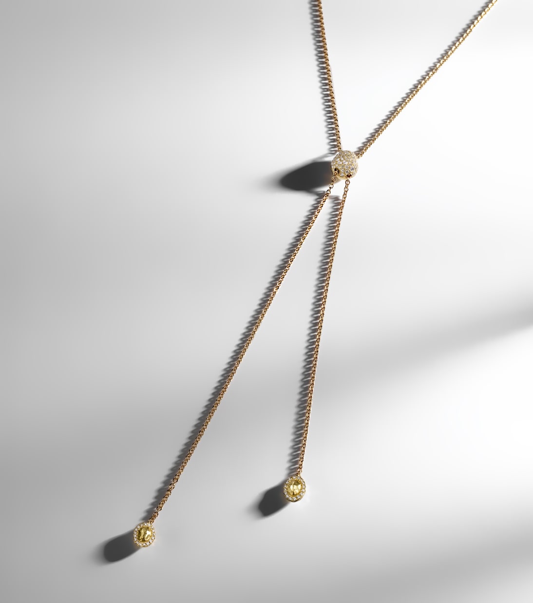 Collana Lariat in oro 18kt con diamanti di Octavia Elizabeth, elegante e moderna per giovani trendsetter.