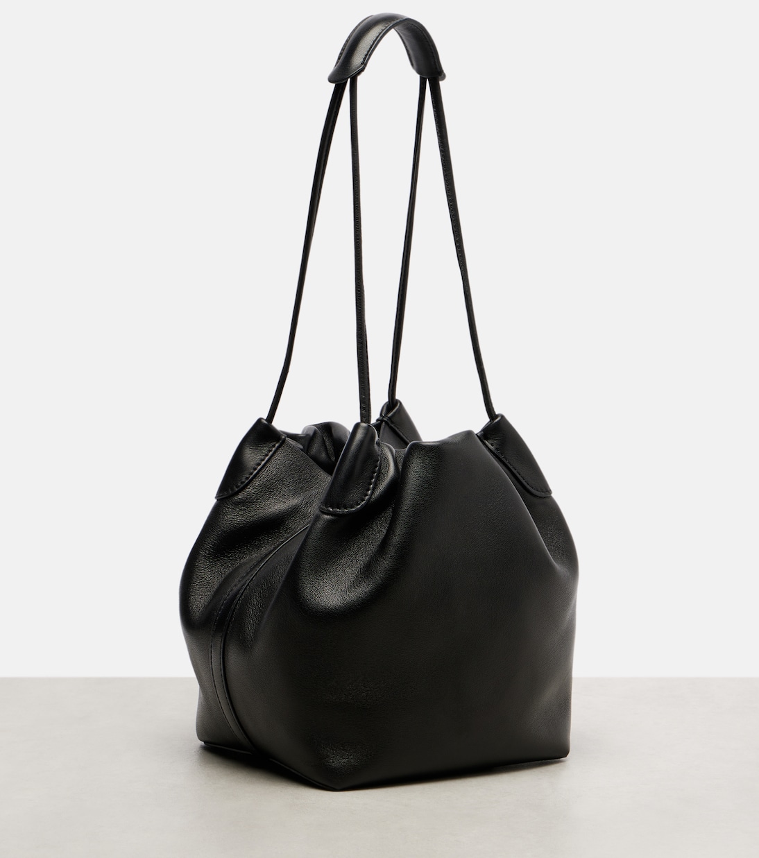 Bale Softy 스몰 레더 버킷 백 | Loro Piana