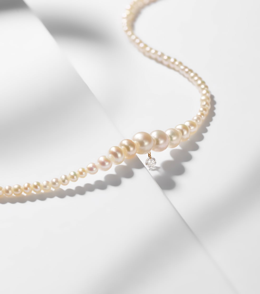 Collana PERSÉE in oro 18kt con diamanti e perle, stile giovane e raffinato