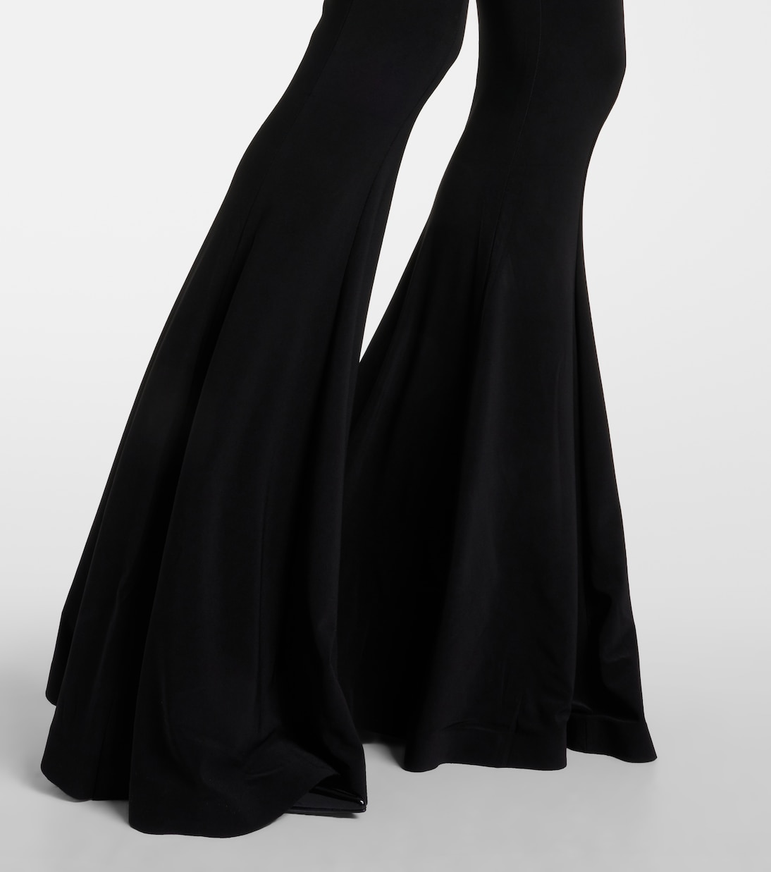 Mono flared con cuello alto | Norma Kamali