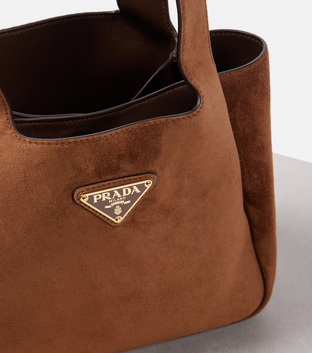 Borsa a spalla Medium in suede | Prada