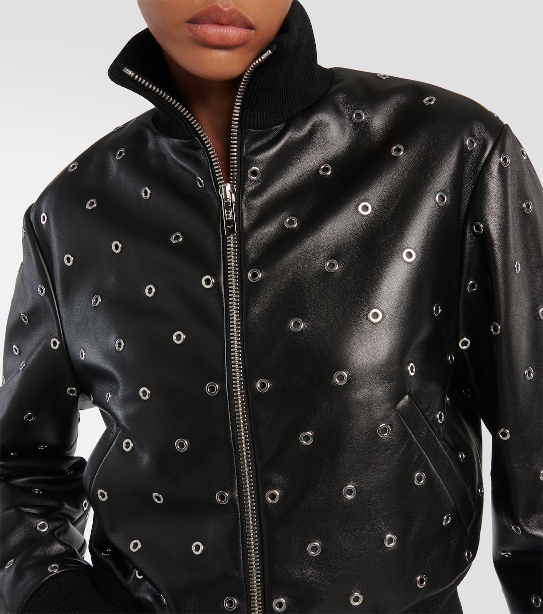 Chaqueta de Cuero con Detalles de Tachuelas Alaïa para Jóvenes Modernos