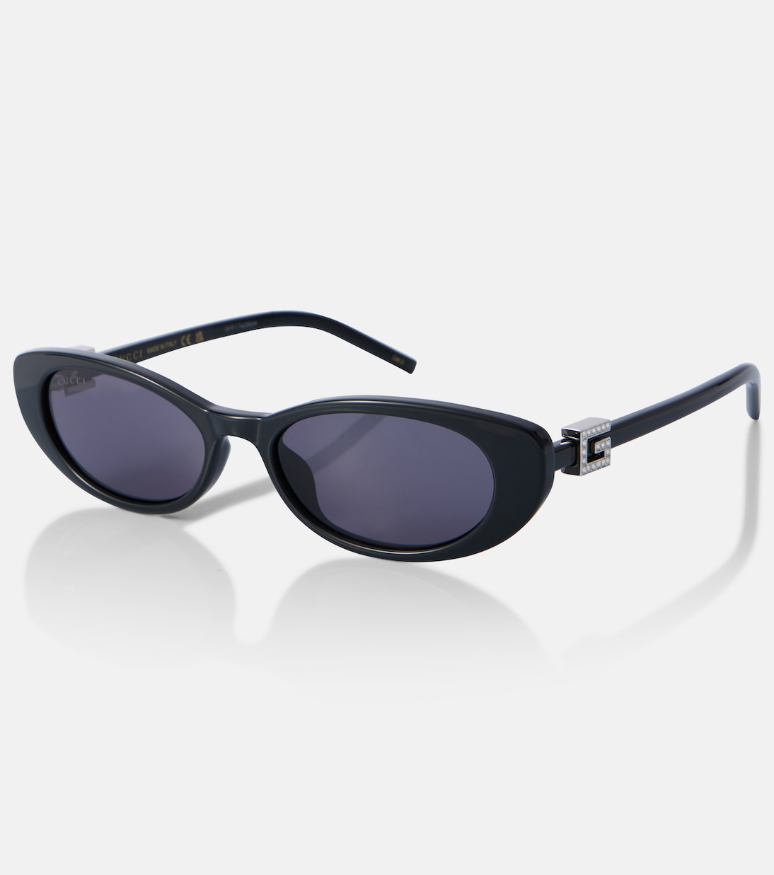 Occhiali da sole GUCCI con dettagli glamour a forma di occhio di gatto, perfetti per uno stile giovane e audace.