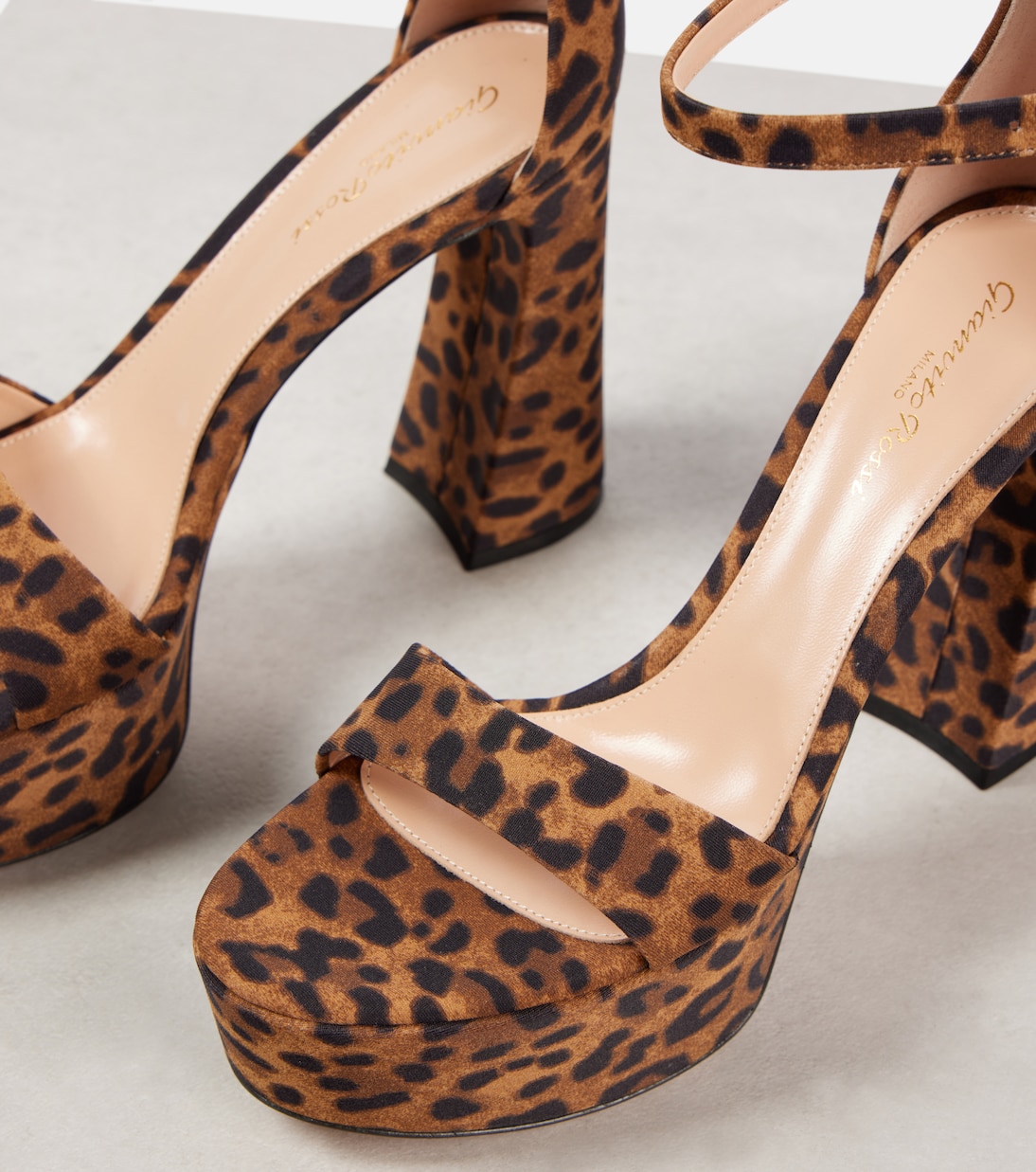 GIANVITO ROSSI Sandali Stampa Leopardo per Giovani Stravaganti