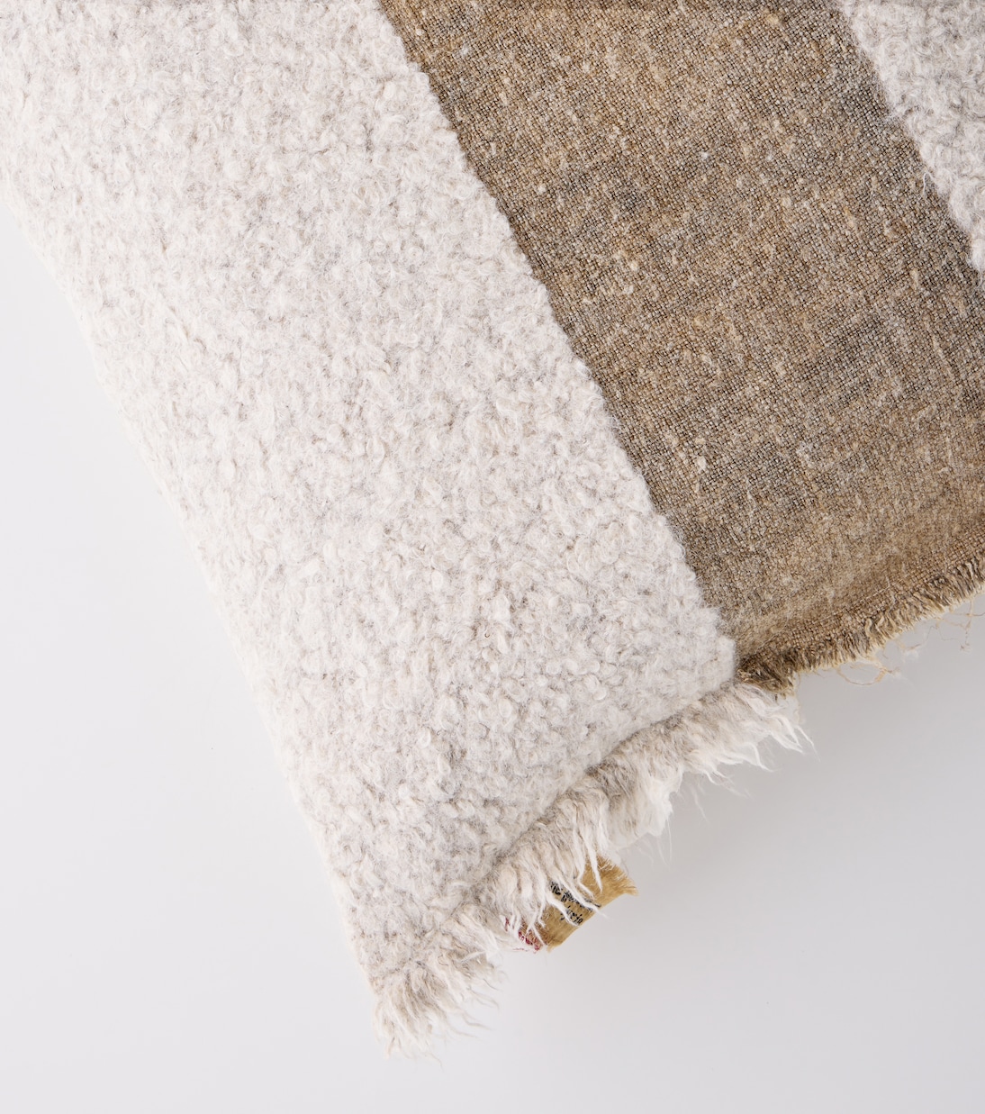 Coussin Cimide en alpaga et soie mélangés | The House of Lyria