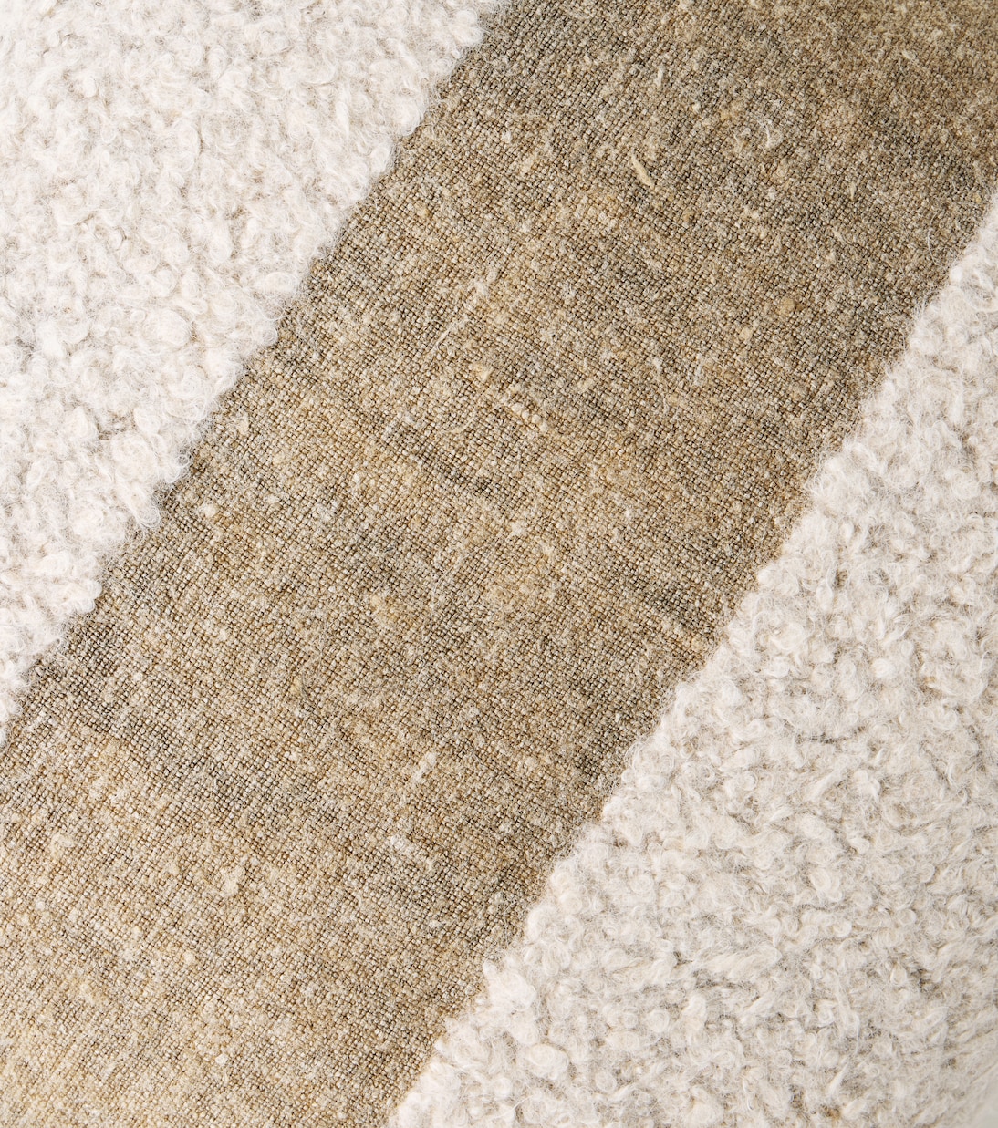 Coussin Cimide en alpaga et soie mélangés | The House of Lyria