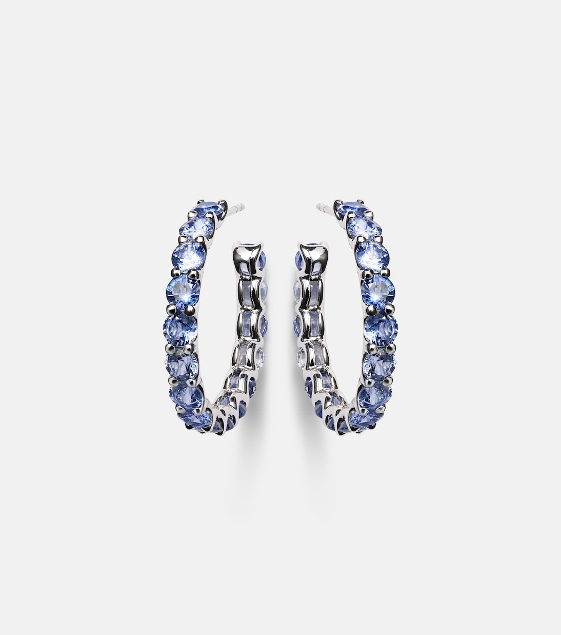 Orecchini in oro bianco 18kt con zaffiri - Collezione Pastello di BUCHERER, gioielli eleganti per giovani.