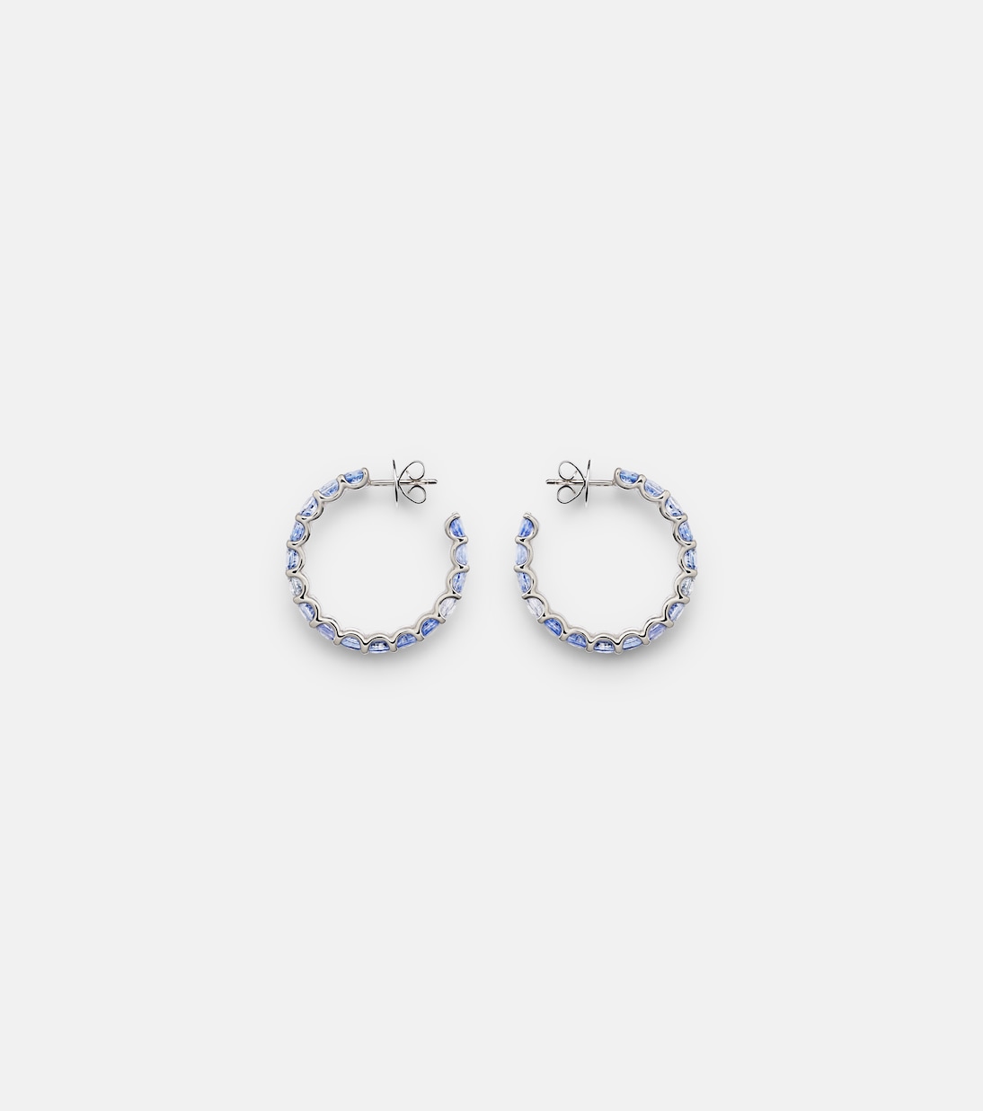 Orecchini in oro bianco 18kt con zaffiri - Collezione Pastello di BUCHERER, gioielli eleganti per giovani.