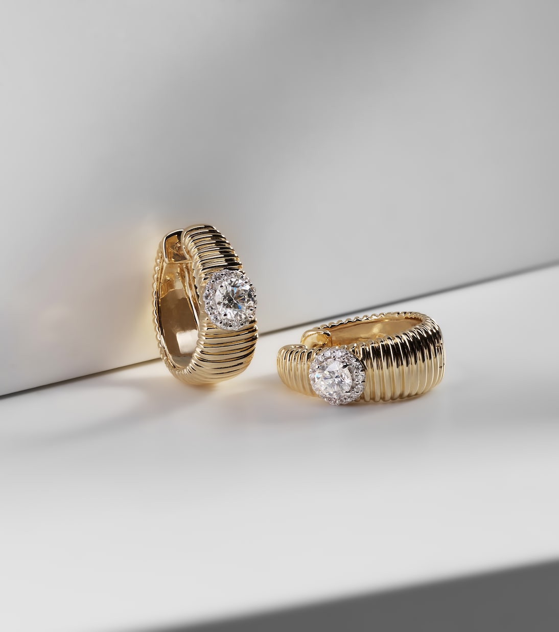 Boucles d'oreilles Disco en or 14 ct et diamants | Stone and Strand