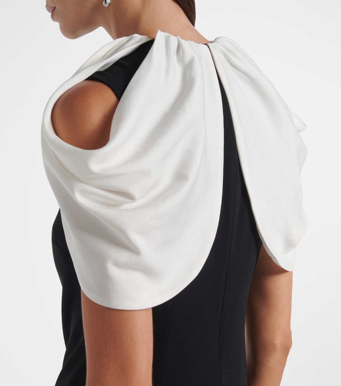 缀饰披肩式缎布绉纱长礼服 | Roland Mouret