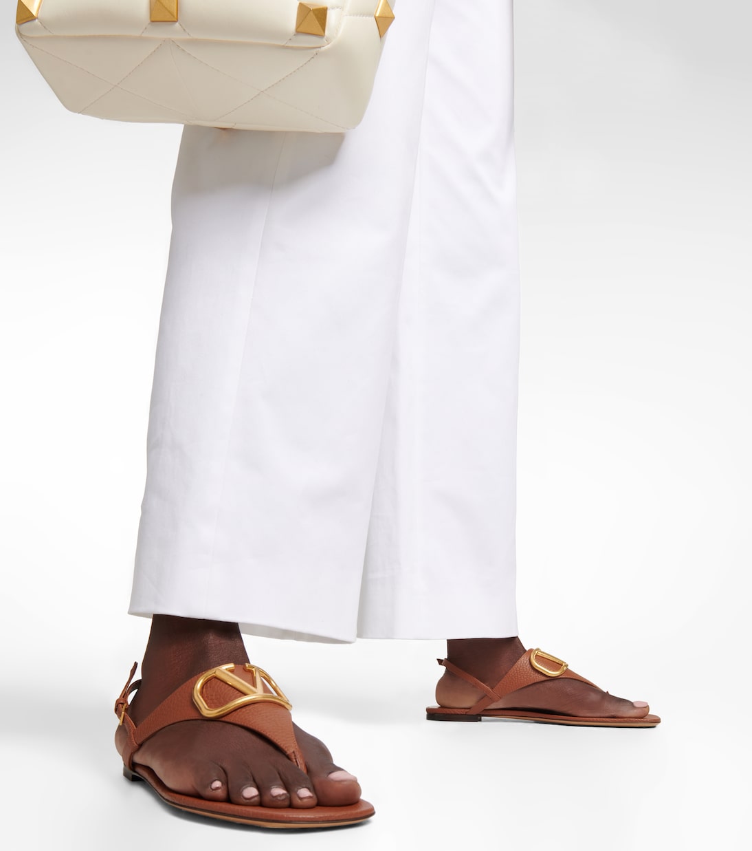 サンダル・ミュール VALENTINO Brown leather VLogo thong sandals VLogo leather thong sandals in brown - Valentino Garavani