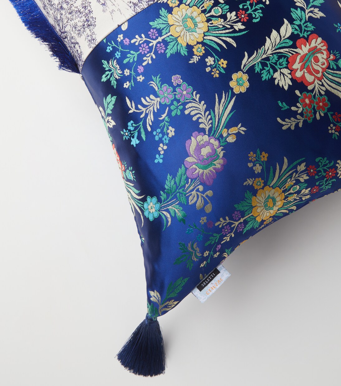Hybrid Argia cushion | Seletti