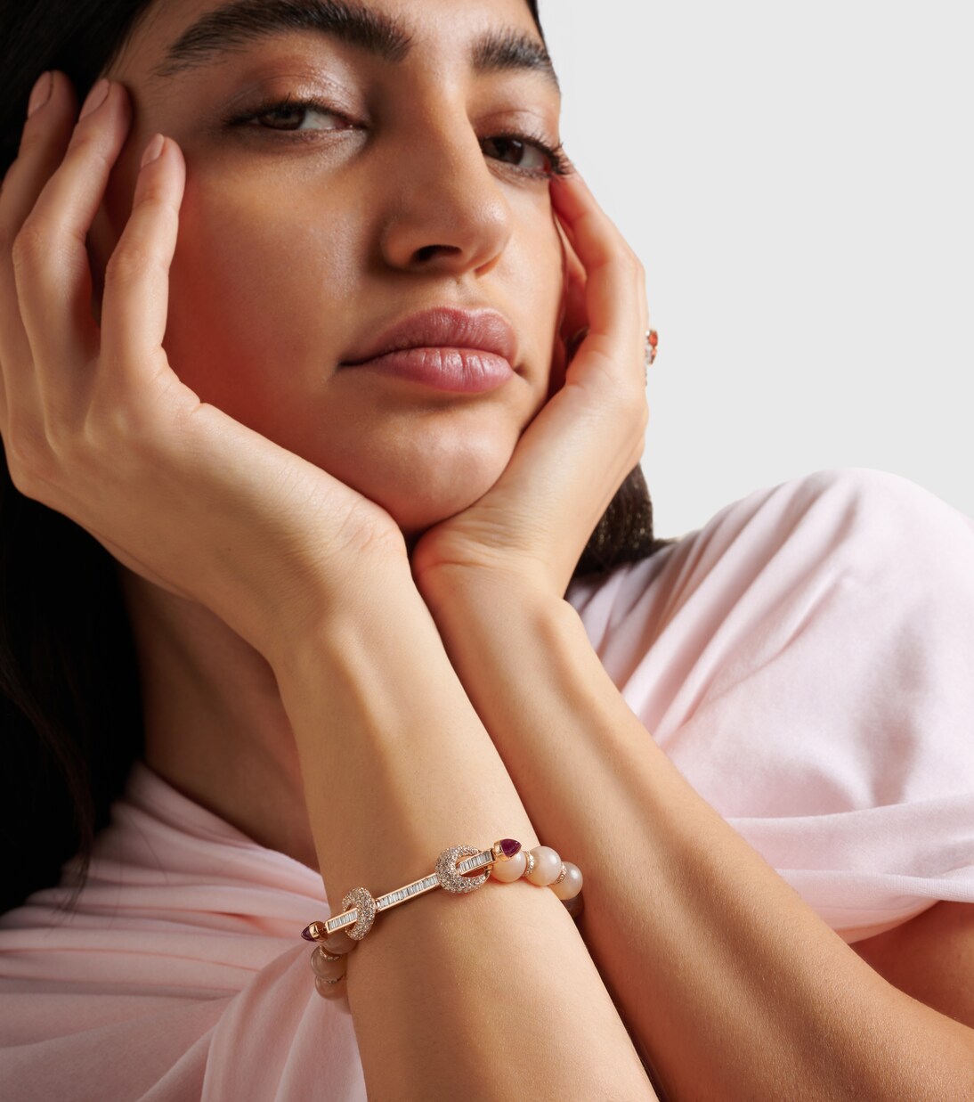 Bracciale in oro rosa 18kt ANANYA Chakra con pietre preziose per giovani trendy