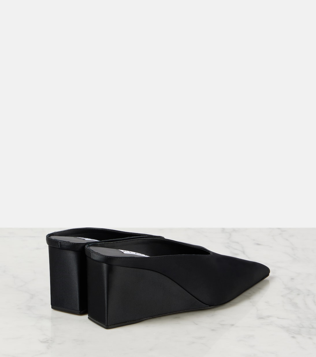 Mules compensées Cube 75 en satin | Alaïa