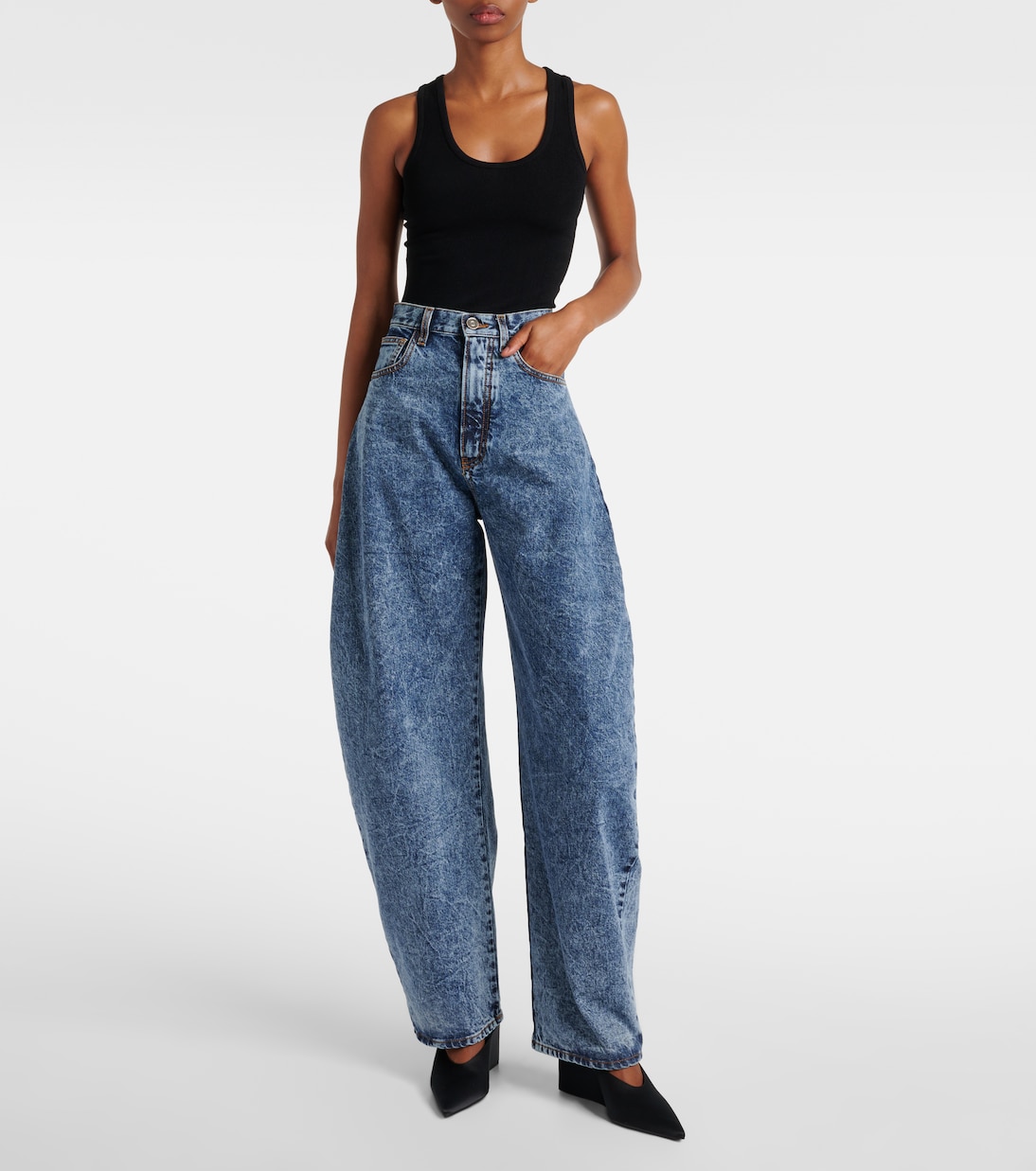 Mules compensées Cube 75 en satin | Alaïa