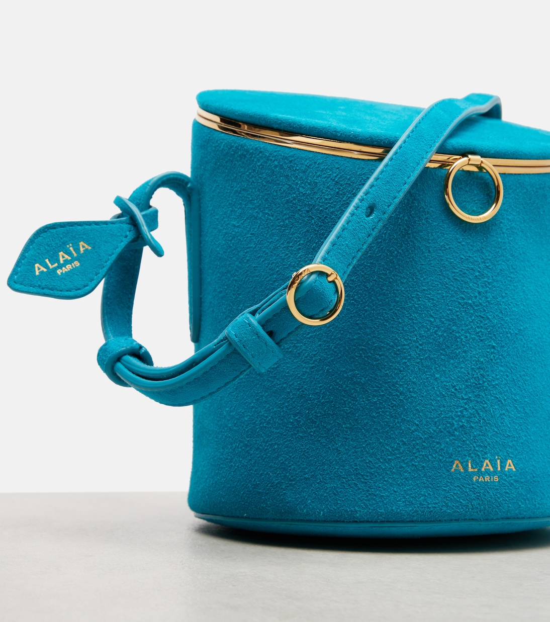 Bucket-Bag La Canette Small aus Veloursleder | Alaïa