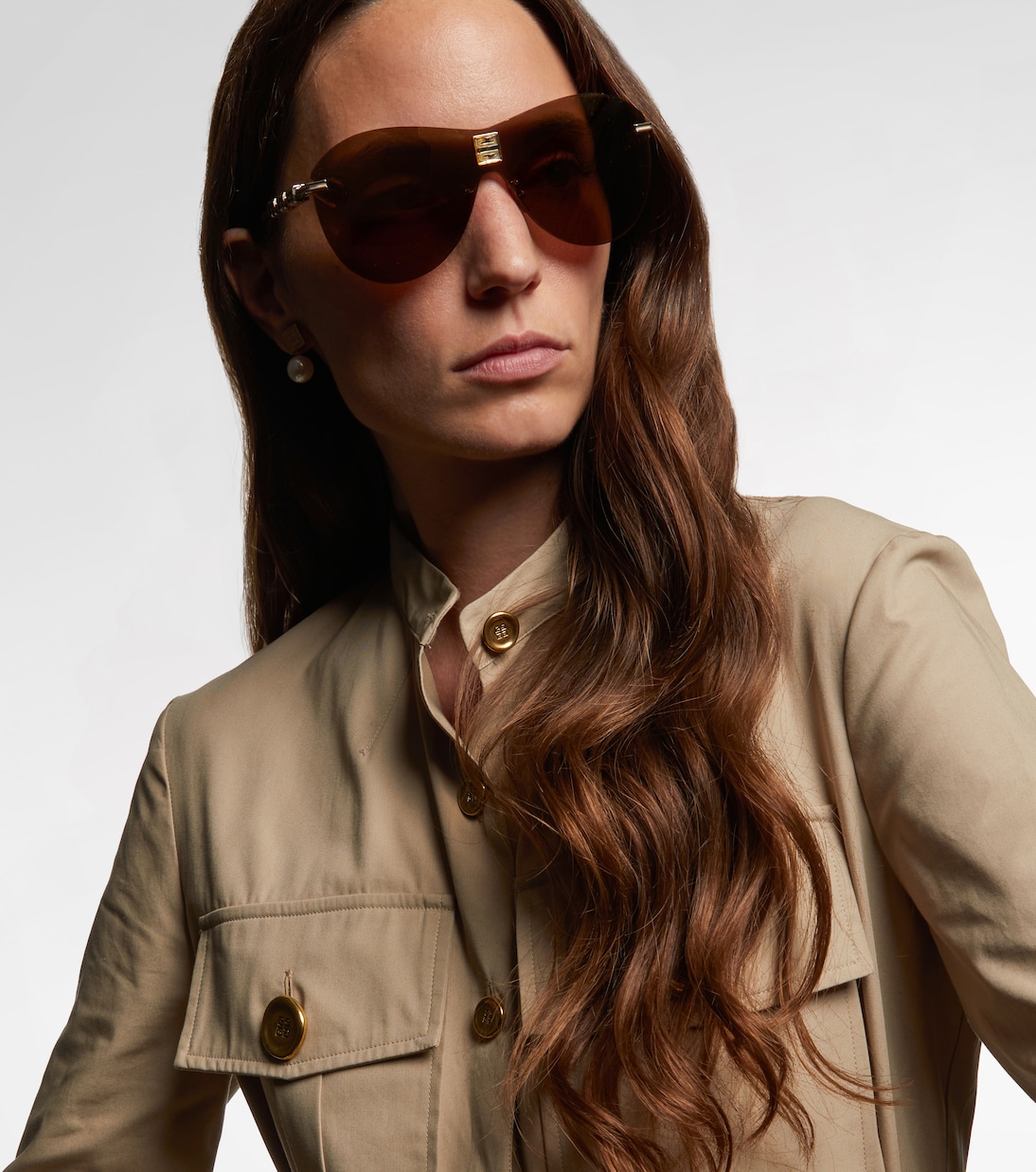 Occhiali da sole GIVENCHY 4Gem con montatura a gatto, stile giovane e trendy