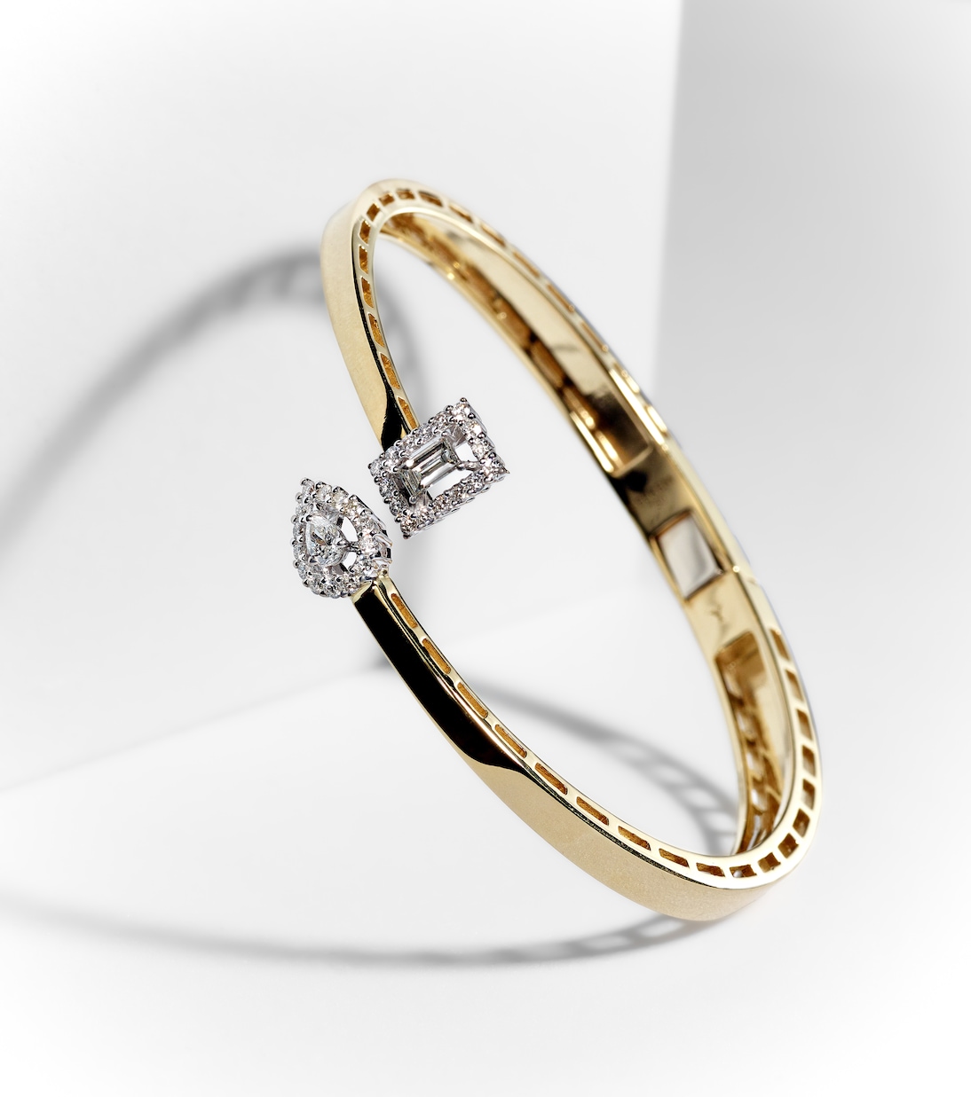 Bracciale in oro 18kt YEPREM con diamanti, stile giovane e raffinato