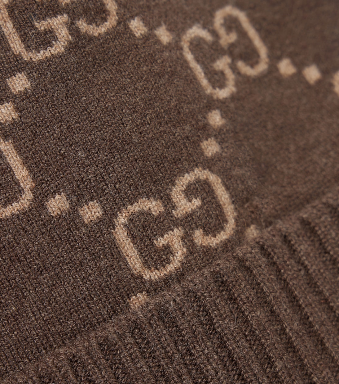 Berretto in cashmere GG jacquard GUCCI per uno stile giovane e trendy