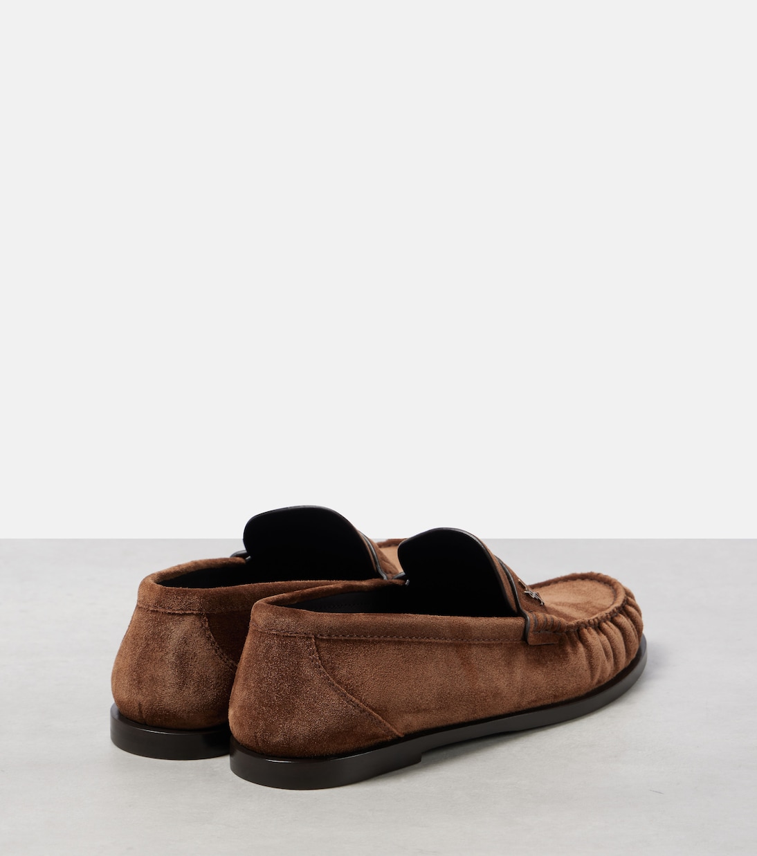 Scarpe penny loafer in suede Saint Laurent per uno stile giovane e moderno