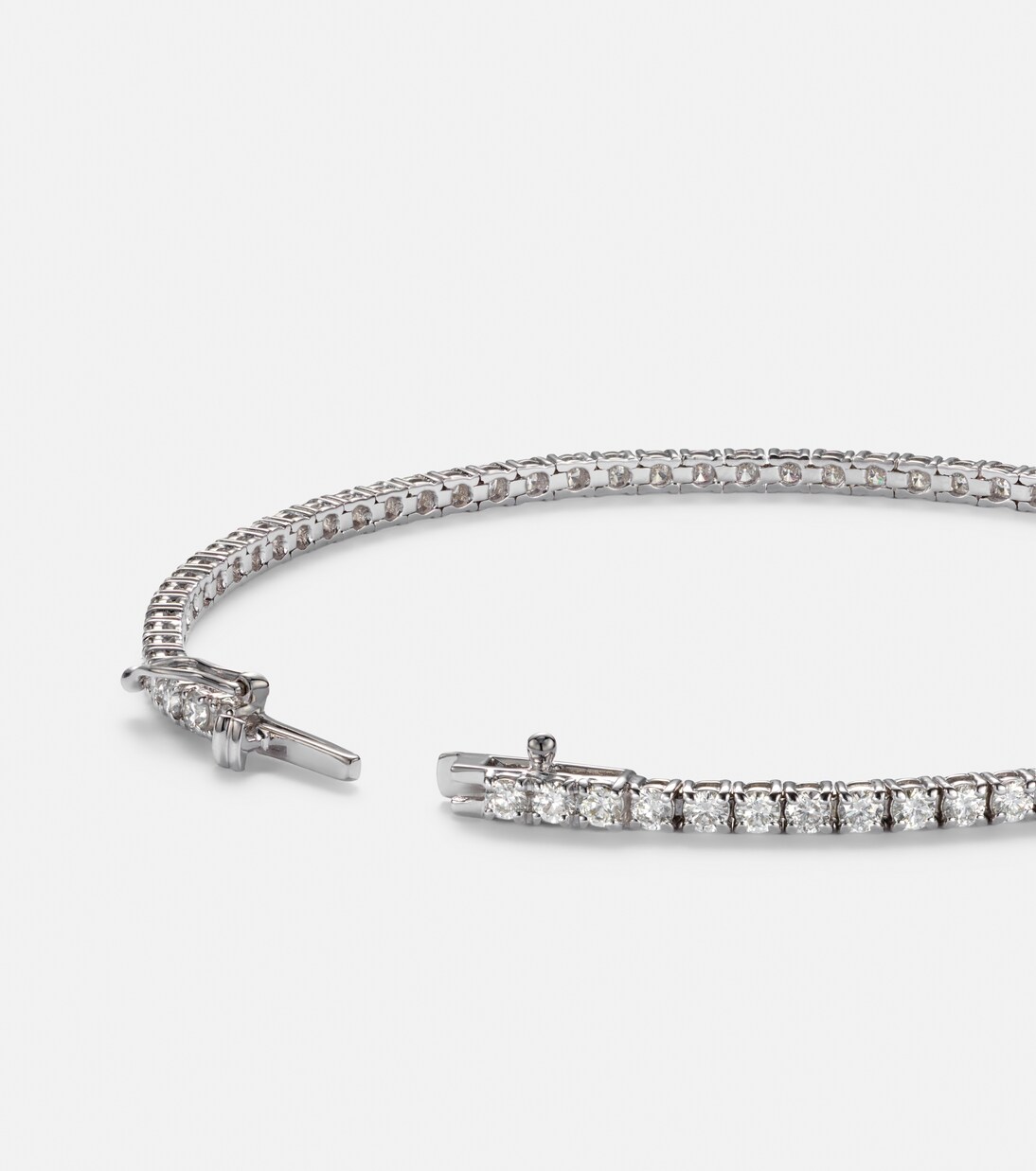 18kt white gold (750/1000) tennis bracelet with diamonds | Shay Jewelry