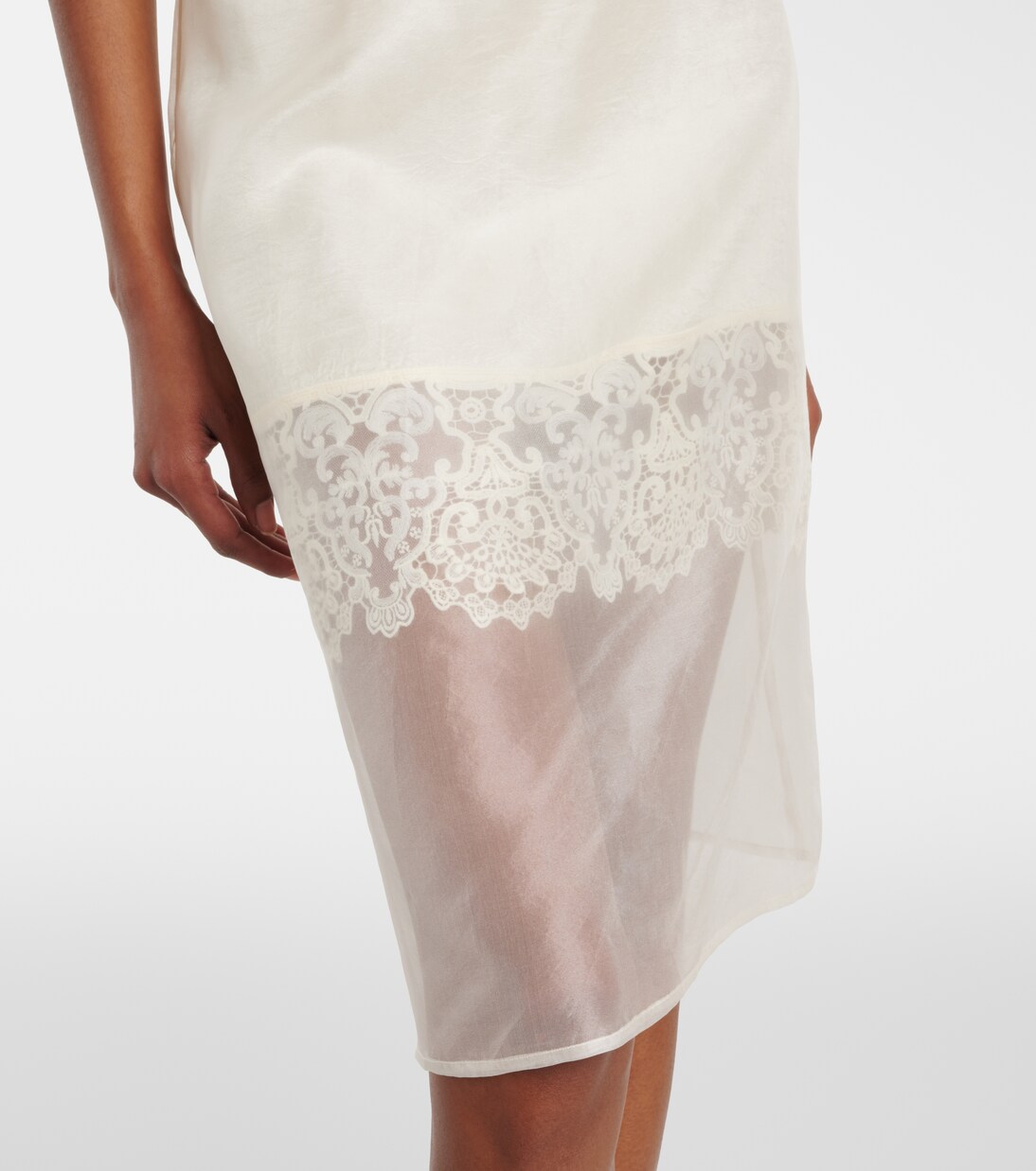 تنورة ميدي من التول مقلّمة بالدانتيل | Xu Zhi