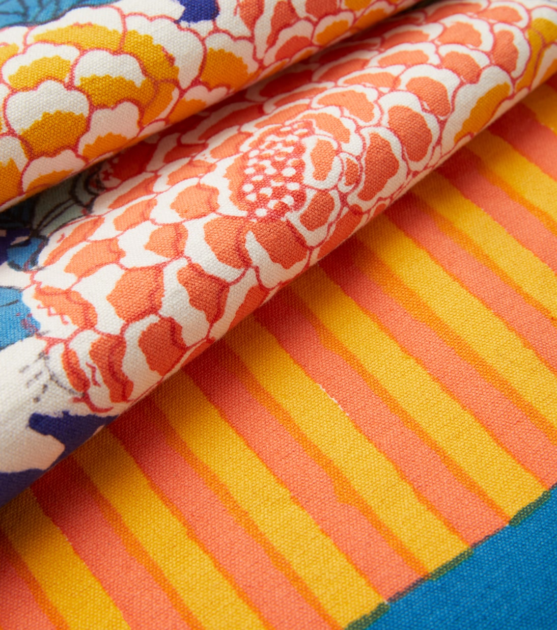 Arabesque Corolla cotton table runner | Lisa Corti