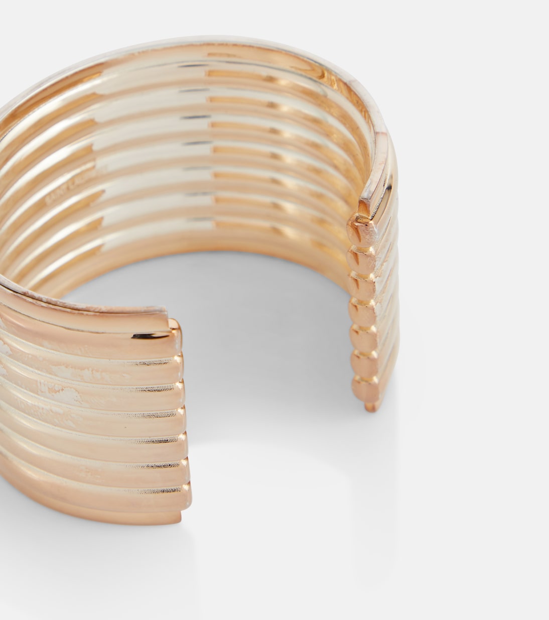 Bracciale Saint Laurent per Giovani: Stile e Modernità