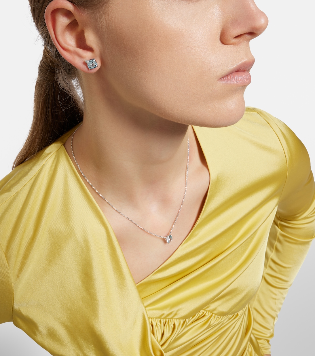 Collana Peekaboo in oro bianco 18kt con acquamarina e diamanti, gioiello raffinato per giovani eleganti