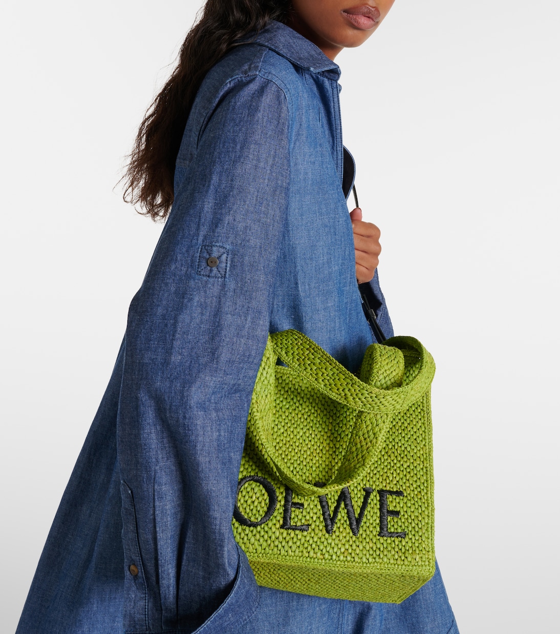 Cabas Paula’s Ibiza Font Medium en raphia | Loewe