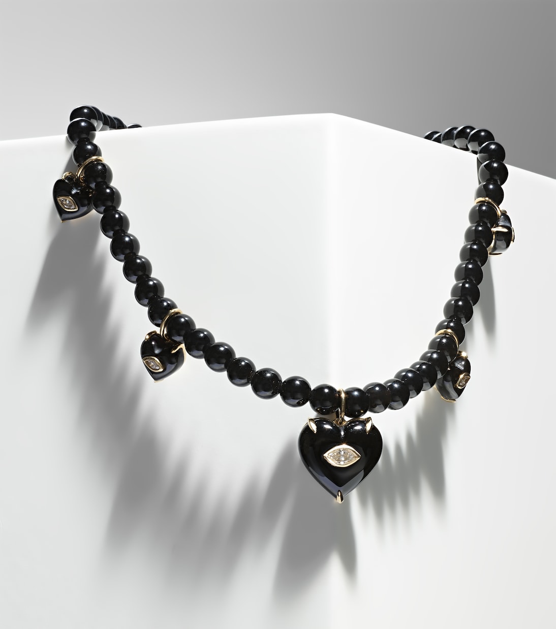 Collier Carved Heart en or 14 ct, perles, diamants et onyx | Sydney Evan