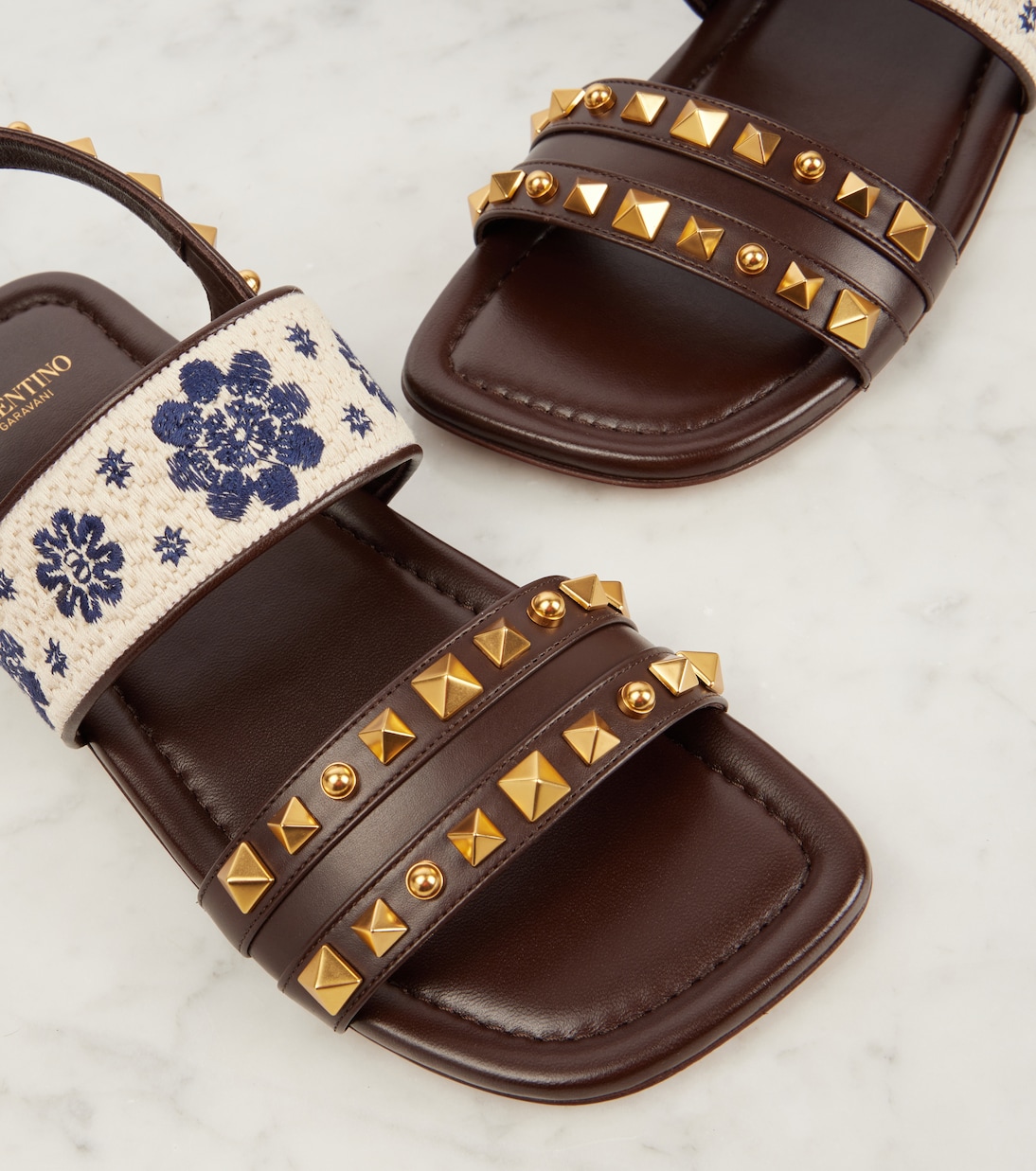 Sandali in pelle ricamati VALENTINO GARAVANI per uno stile giovane e chic