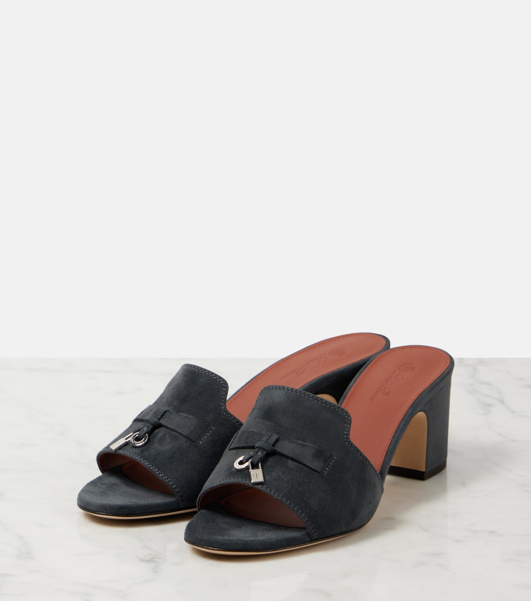 Sandali estivi in pelle scamosciata Loro Piana per giovani alla moda