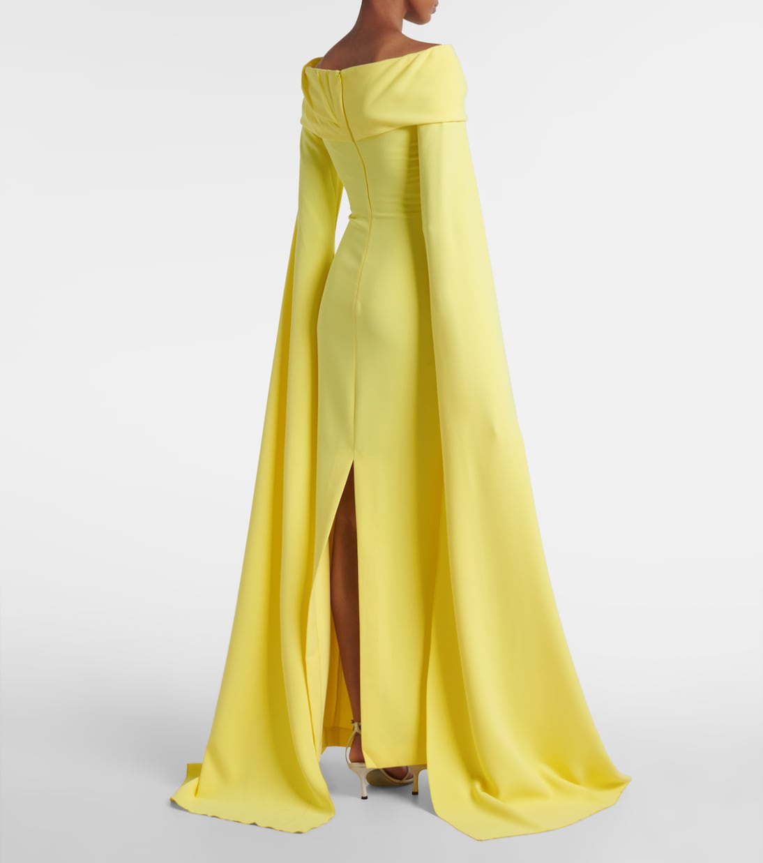 Vestido de fiesta Nuri de crepé con capa | Solace London
