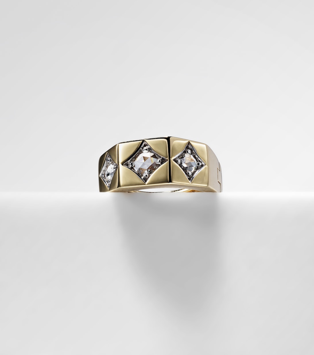 Boucle d'oreille unique Ecrou Medium en or 18 ct et diamants | Marie Lichtenberg