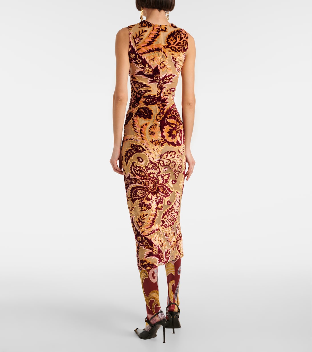 Calze di Satin Luxe con Stampa Paisley: Collaborazione Esclusiva WOLFORD x Etro per Giovani Stilisti