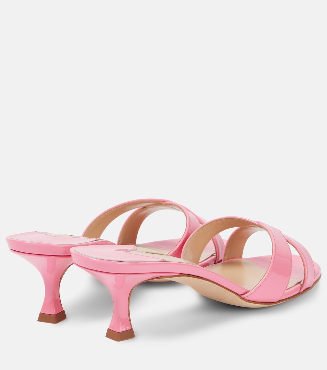 Sandali in vernice Callamu 50 di Manolo Blahnik, stile giovane e raffinato