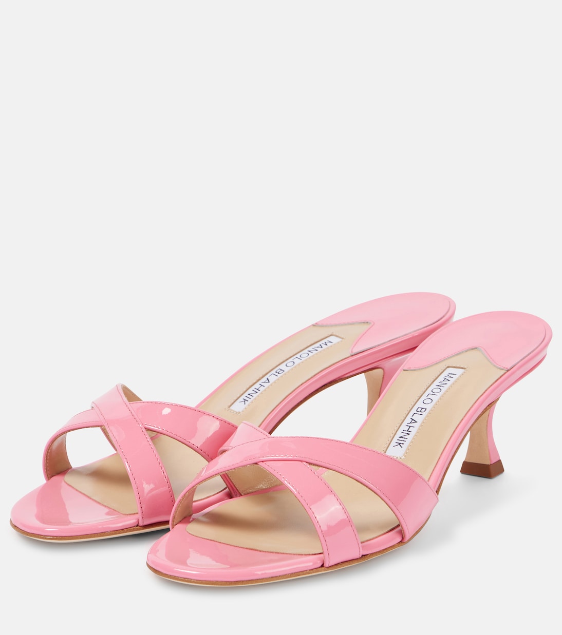 Sandali in vernice Callamu 50 di Manolo Blahnik, stile giovane e raffinato