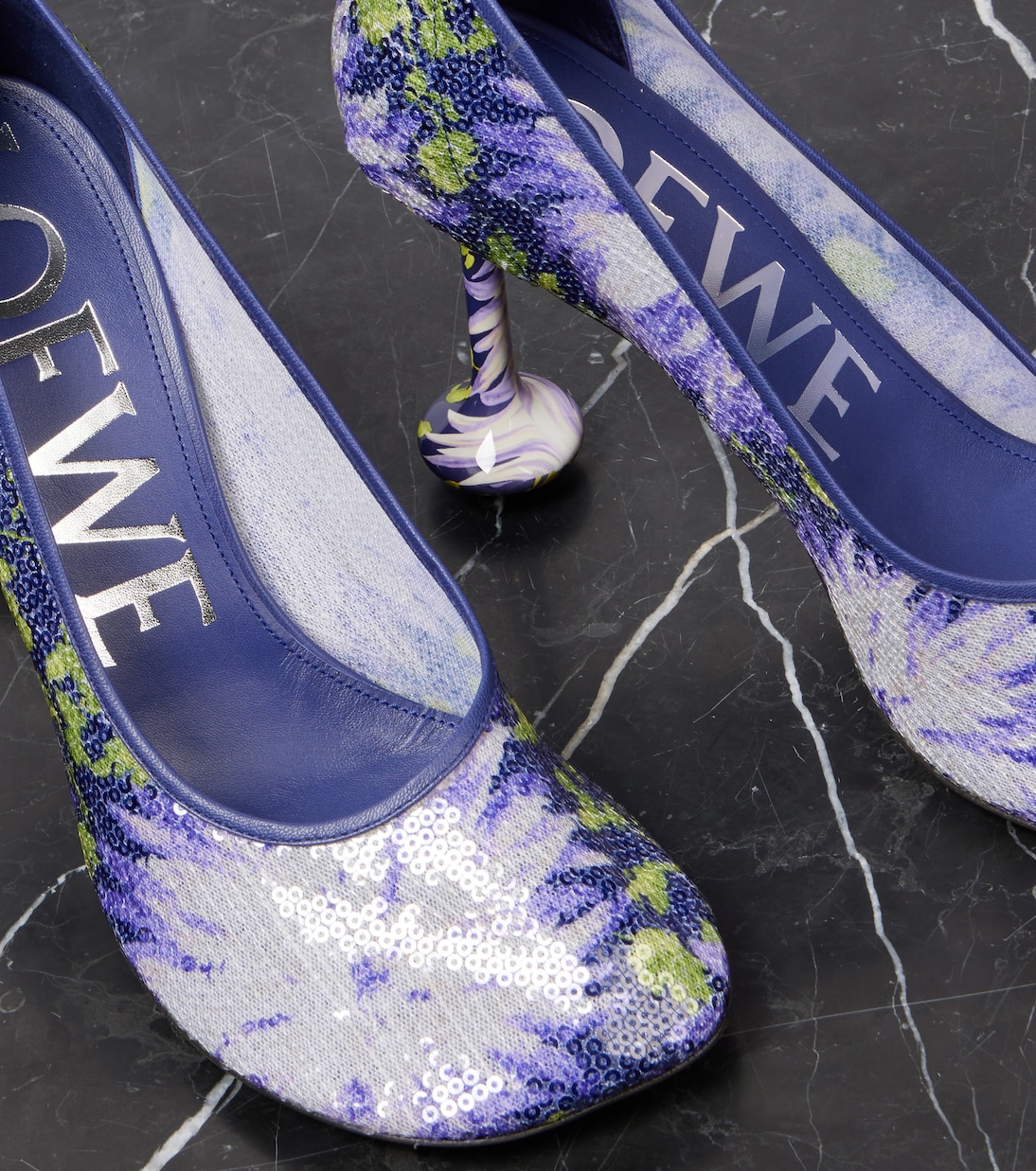 Scarpe LOEWE Toy 90 con dettagli floreali e rete traforata, perfette per un look giovane e trendy