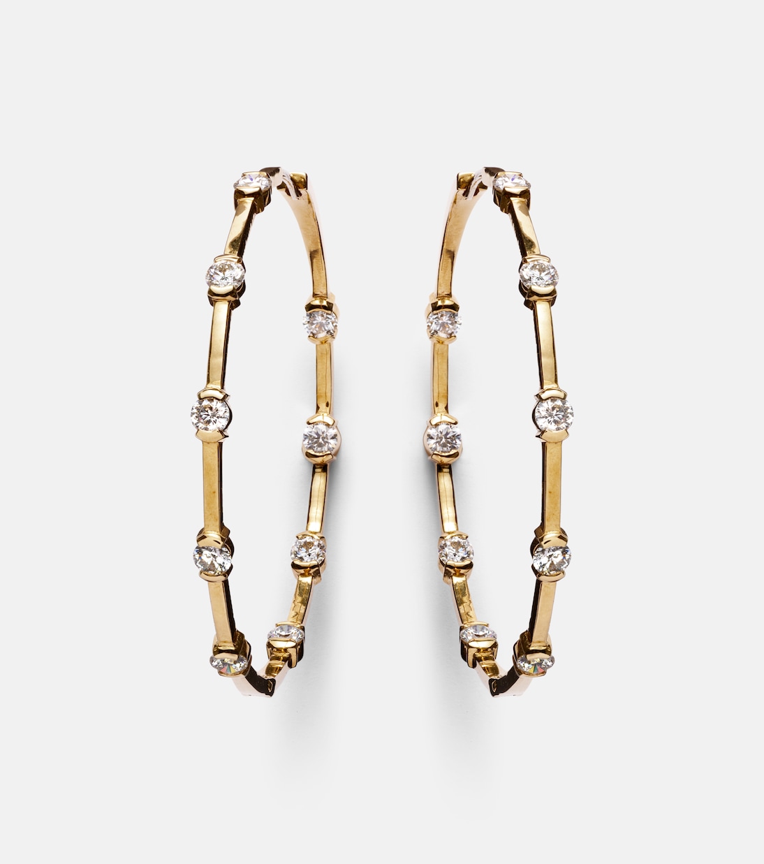 Orecchini a cerchio in oro giallo 18kt Melissa Kaye con diamanti, design giovane e chic