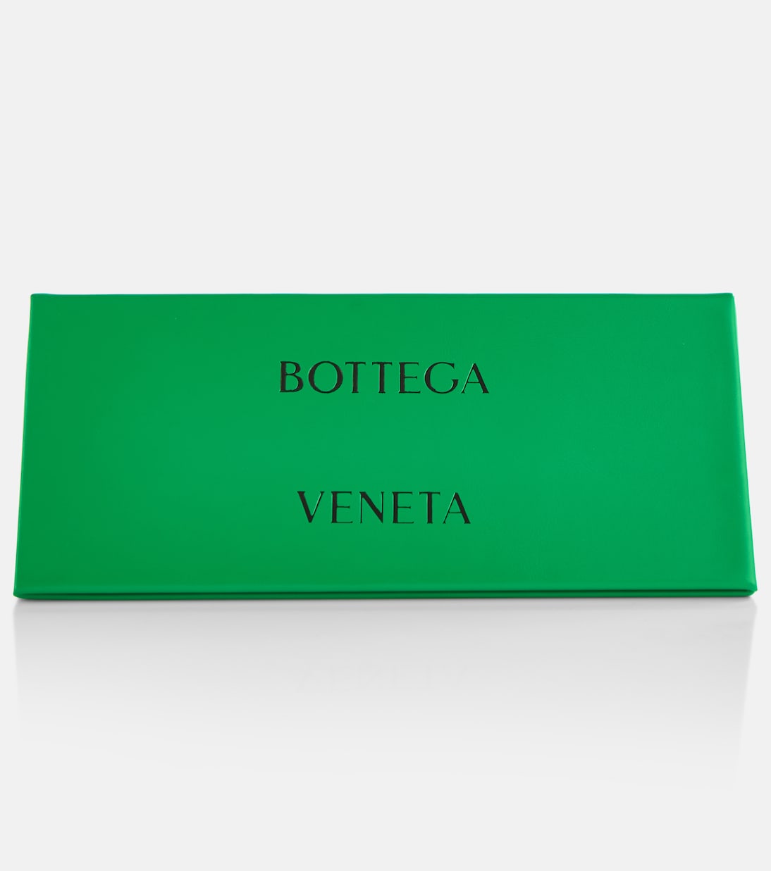 Occhiali da sole Bottega Veneta a forma esagonale con effetto cat-eye per uno stile giovane e moderno