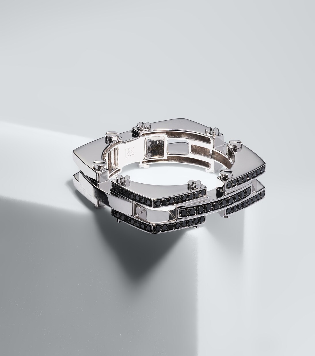 Anello Chrome in oro bianco 14kt con diamanti neri | Rainbow K