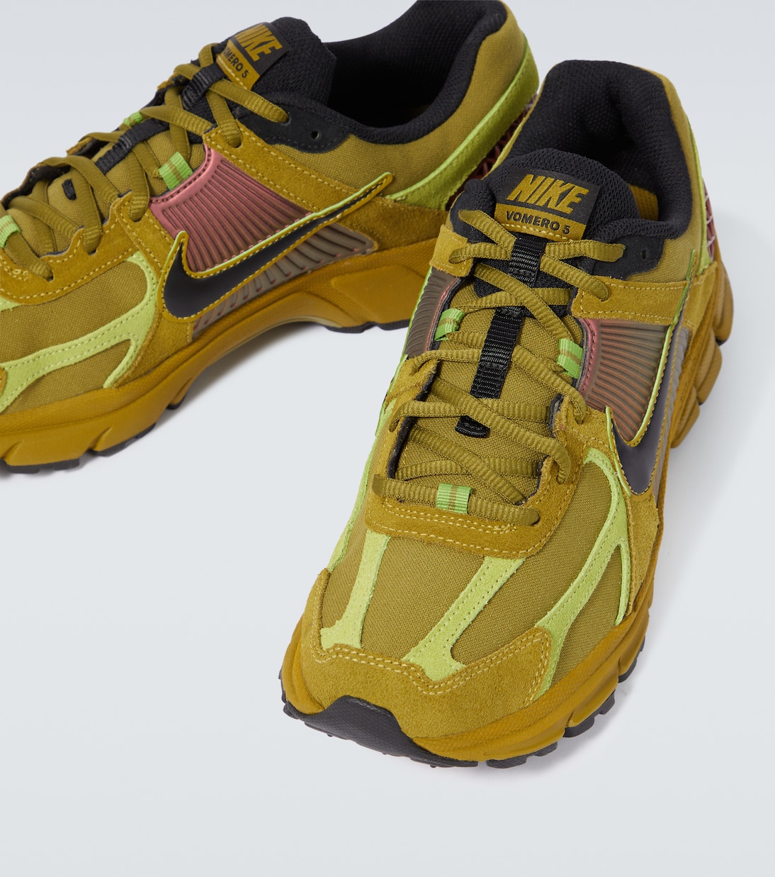 Sneakers Zoom Vomero 5 in suede | Nike